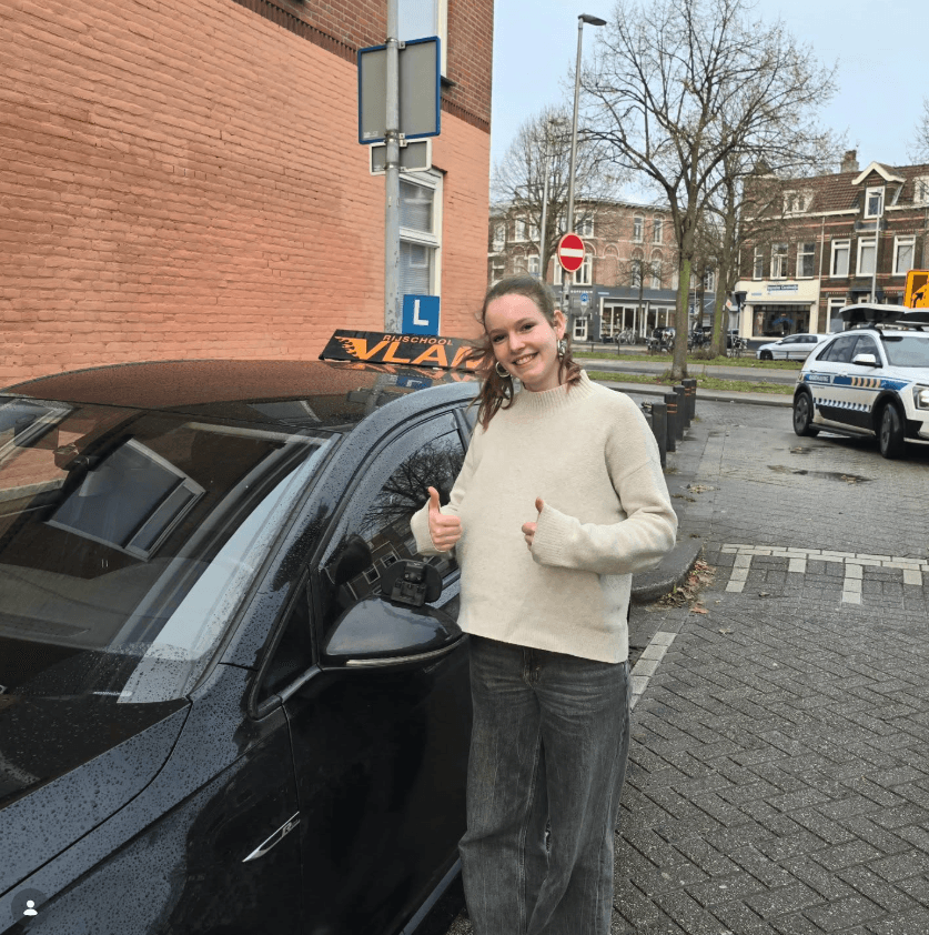 Geslaagde leerling bij Rijschool Vlam — foto 9